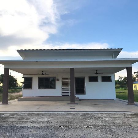 D' Totok Housestay Sepang Exteriör bild