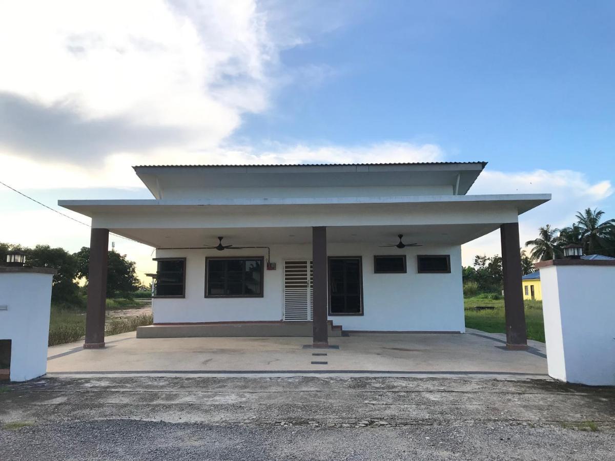 D' Totok Housestay Sepang Exteriör bild