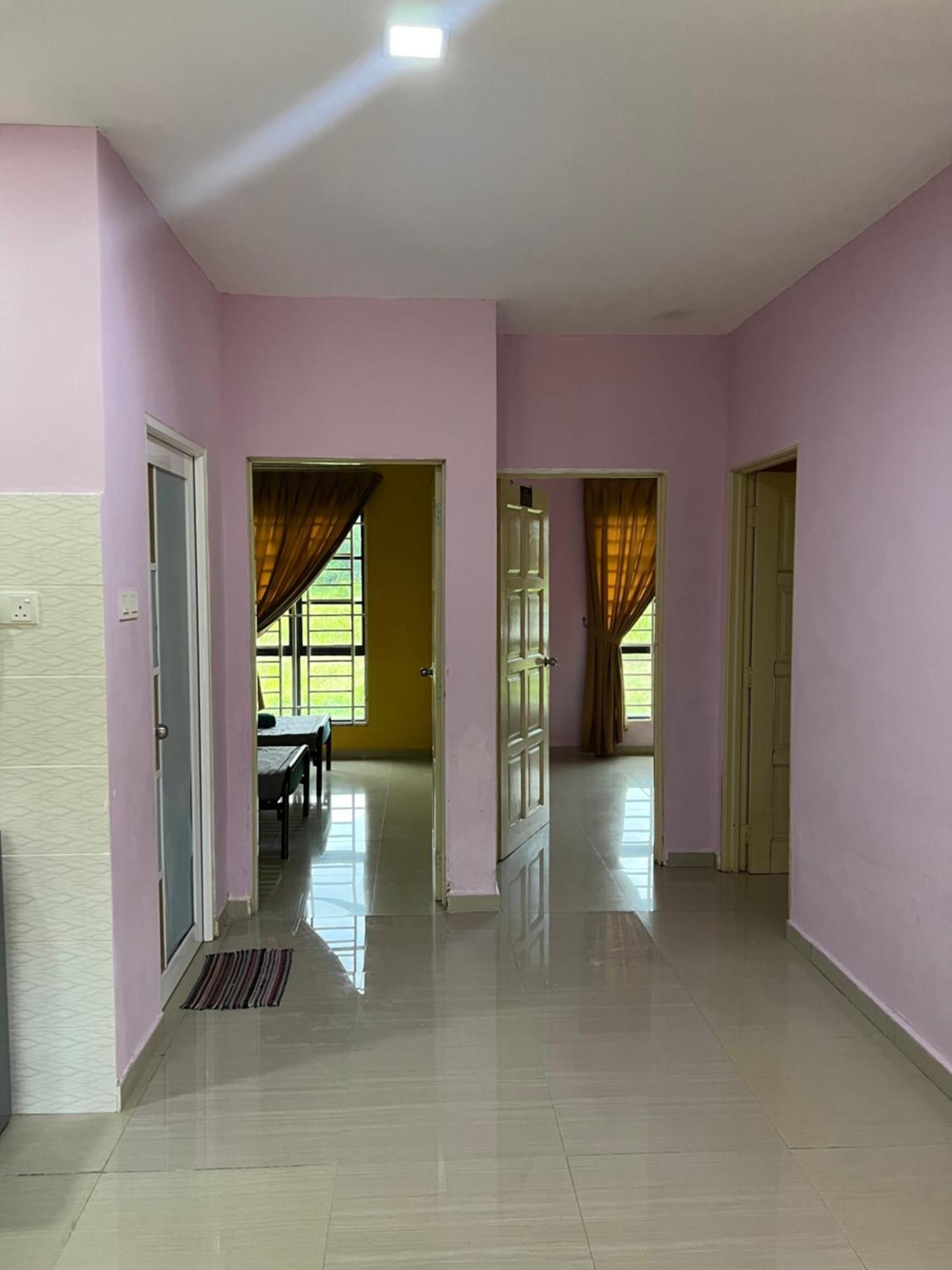 D' Totok Housestay Sepang Exteriör bild