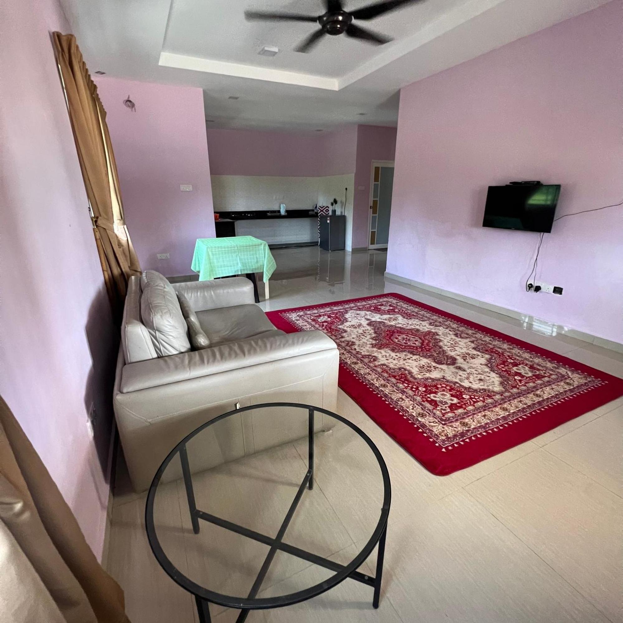 D' Totok Housestay Sepang Exteriör bild